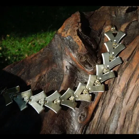 Mid Century Modern Crown Trifari White and Gold Tone Chevron Bracelet7 7 1/4 - Picture 12 of 14